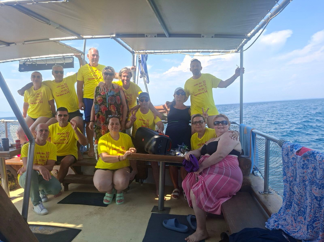 Zeus Boat Trips-Golden Beach必去景点