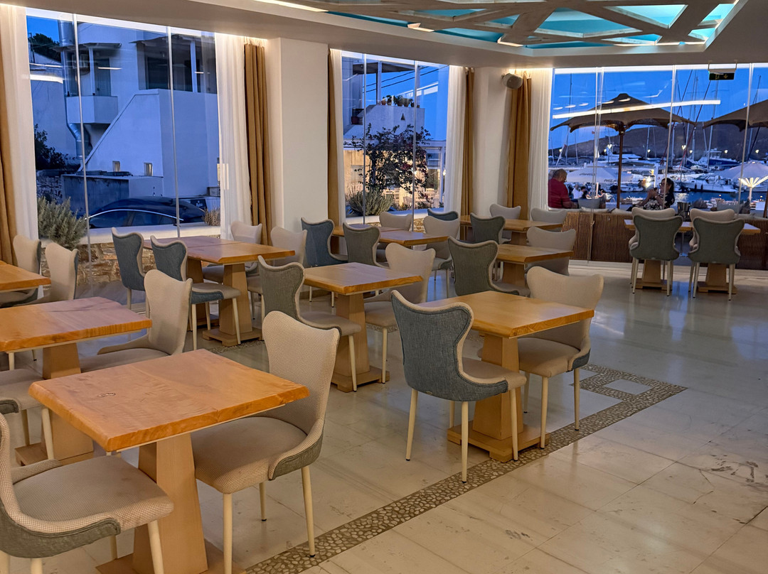 基思诺斯岛湾酒店主图