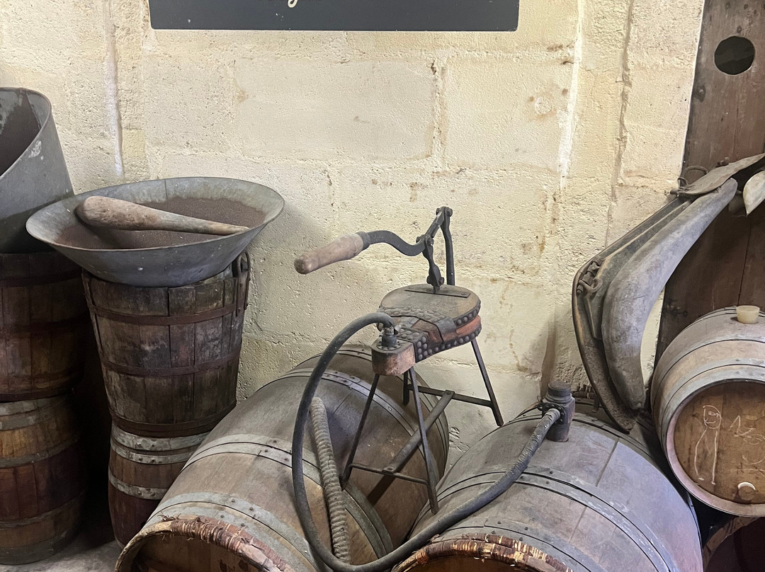 Château Gueyrosse EARL Vignobles Yves DELOL-利布尔纳必去景点