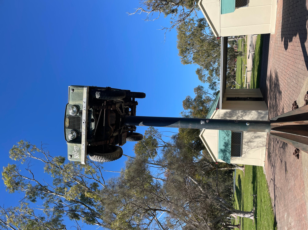 Landrover On A Pole-Keith必去景点