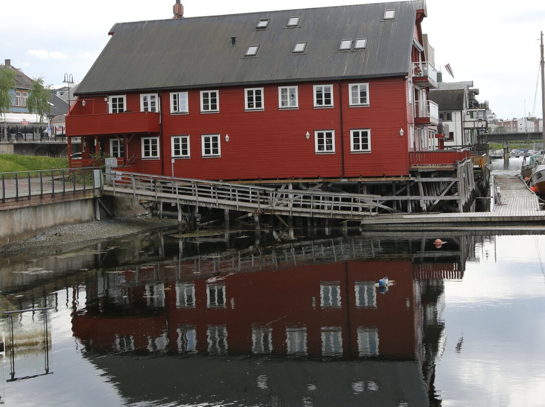 Kommunebrygga, Sjøgata 17