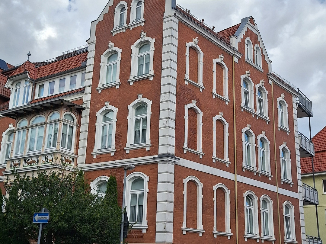 青春艺术风格酒店主图