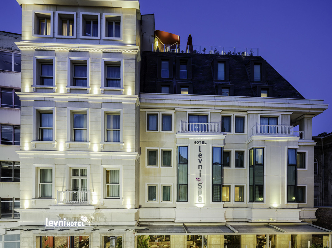 勒尼温泉酒店主图