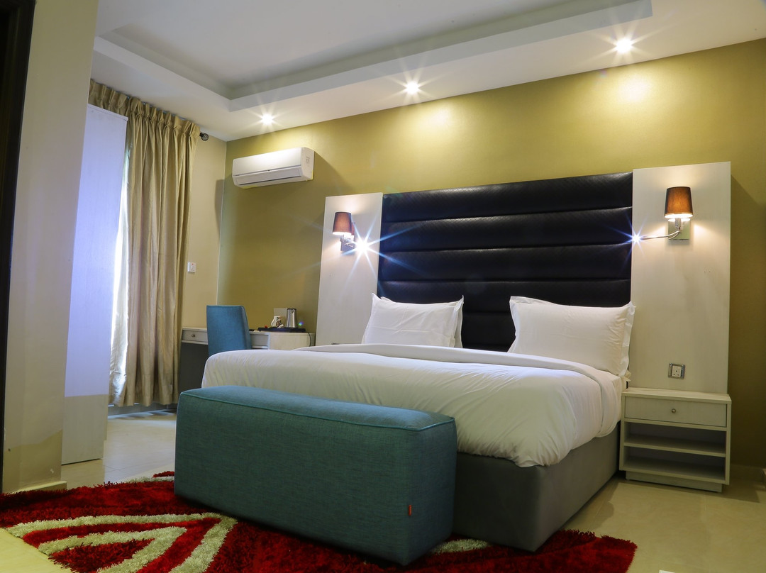 Golden Tulip Essential, Benin City