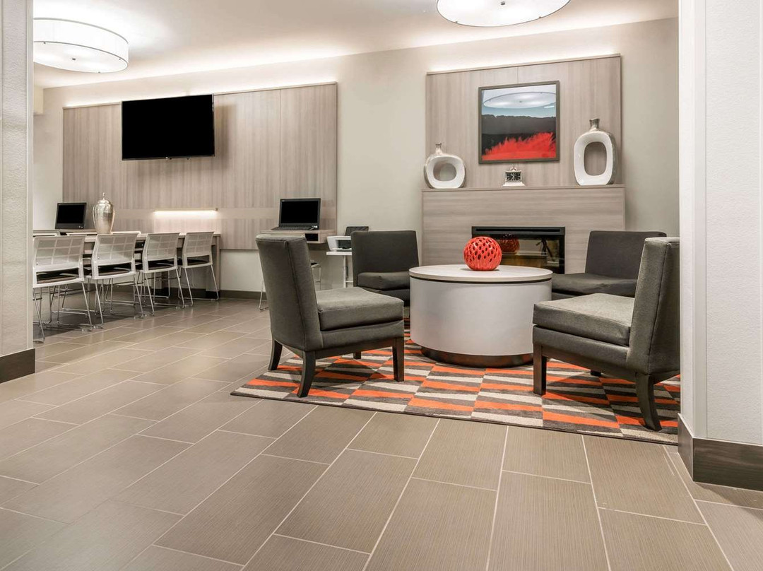 Spark By Hilton Rochester South主图