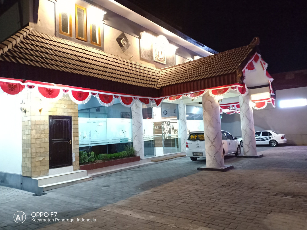 波诺罗戈酒店住宿-Hotel Kencana Dewi