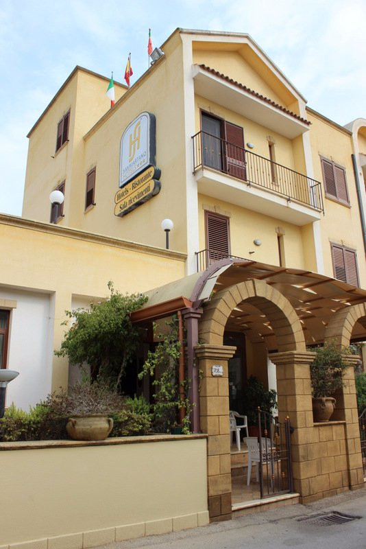 Sammartano Hotels