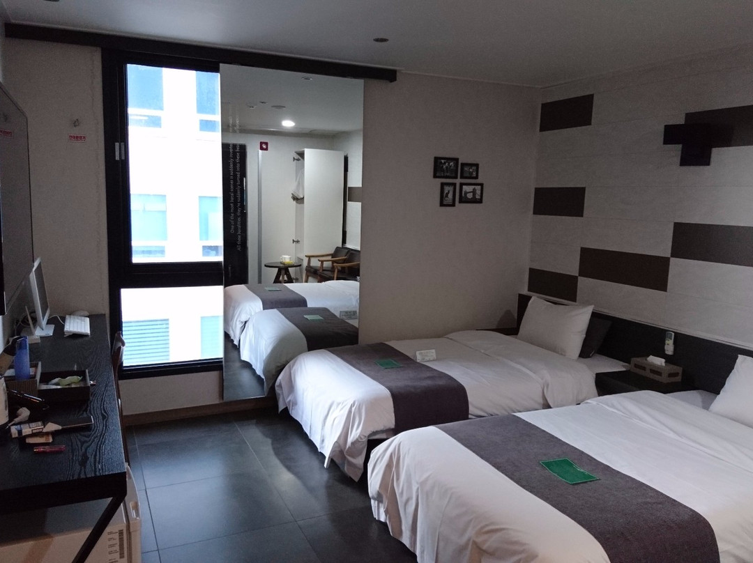 S& Hotel