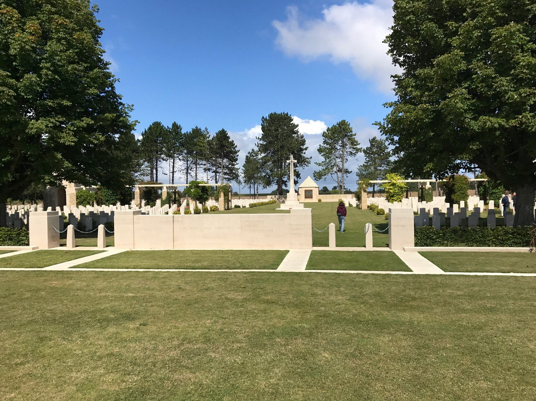 Ryes War Cementery景点图片