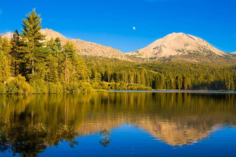 Manzanita Lake景点图片