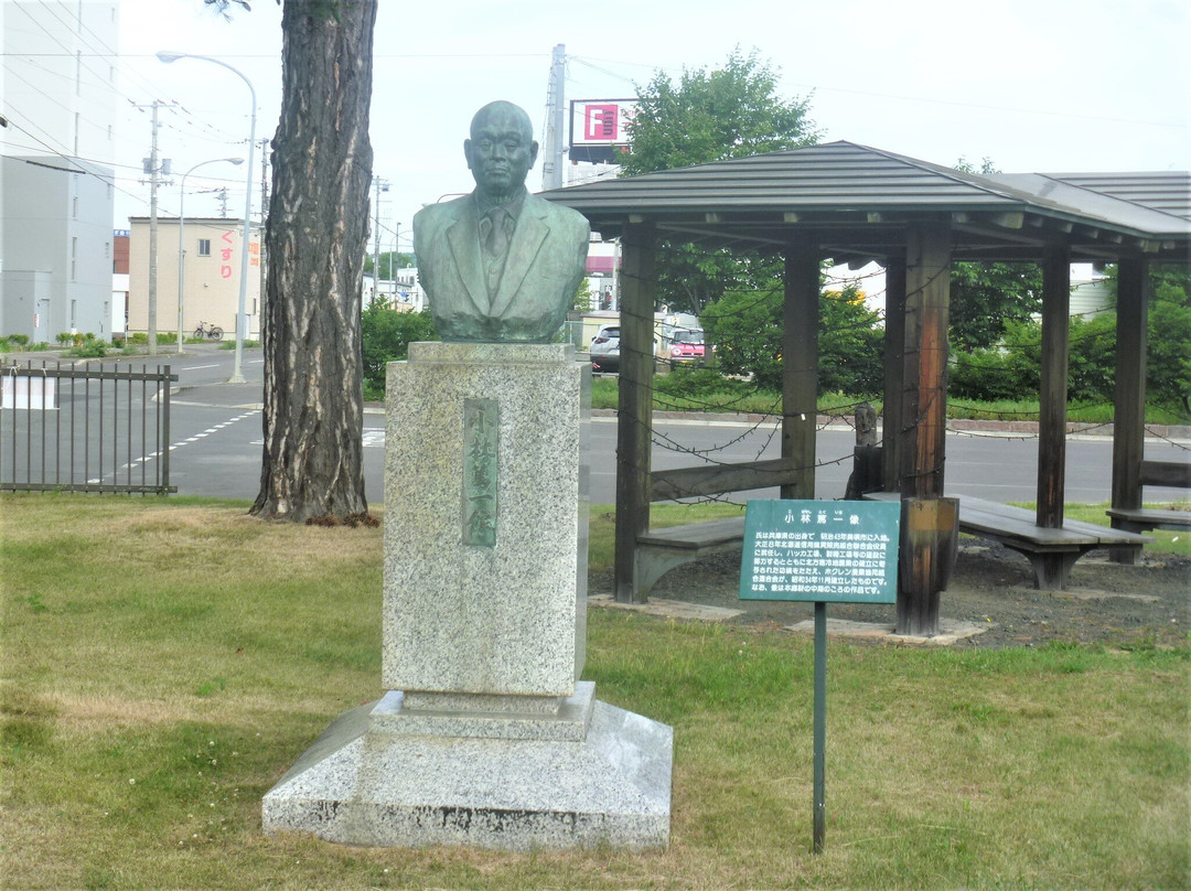 Statue of Kobayashi Tokuichi景点图片