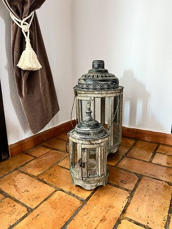 塞尔维利亚旅馆主图