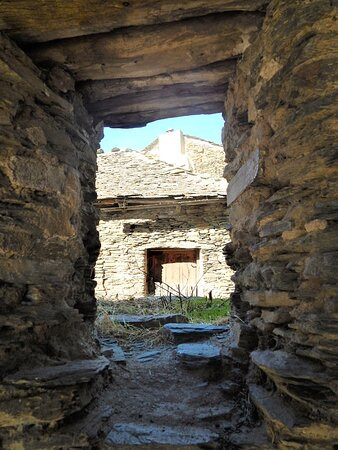 Pueblos Negros-Campillo de Ranas必去景点