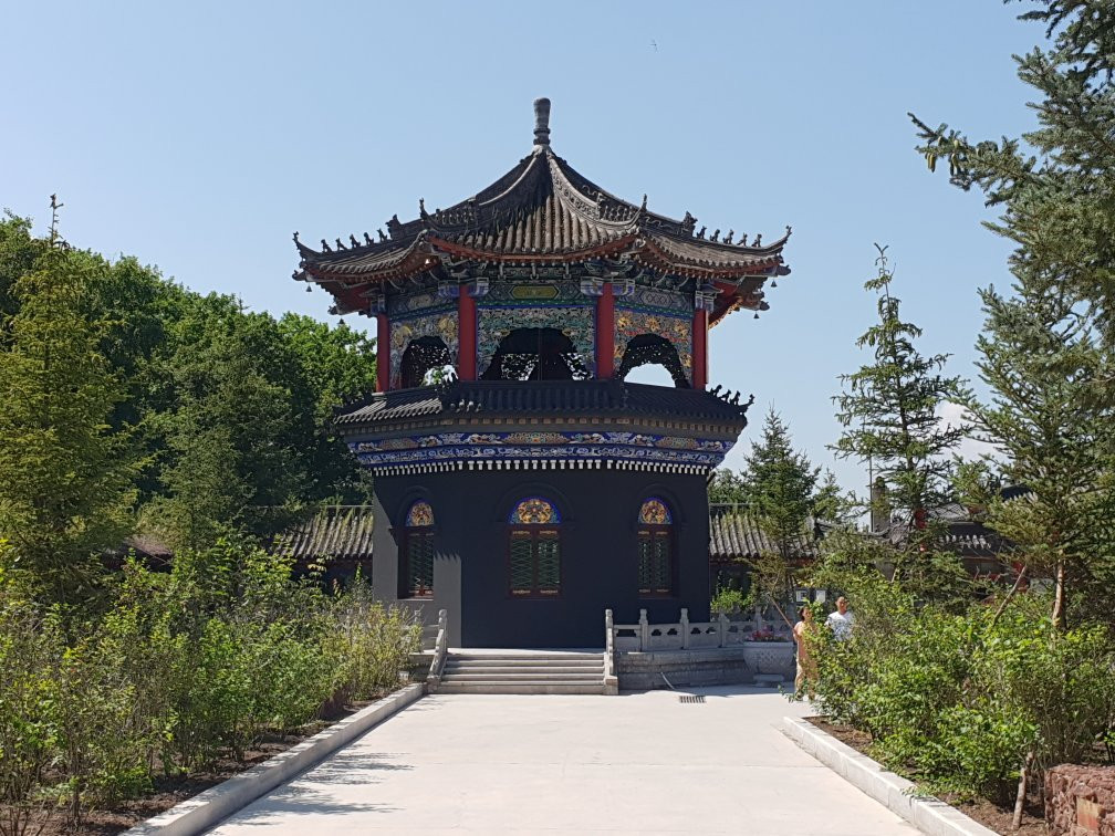 药泉山钟灵禅寺景点图片