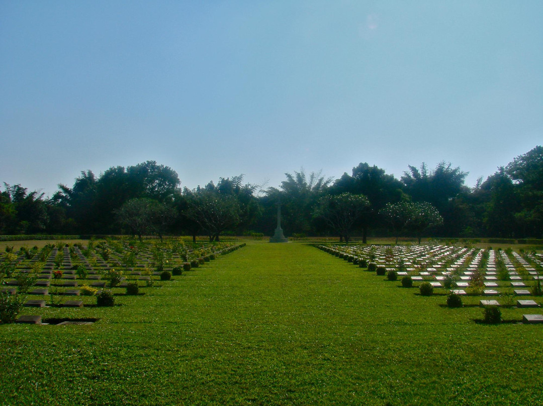 Thanbyuzayat War Cemetery景点图片