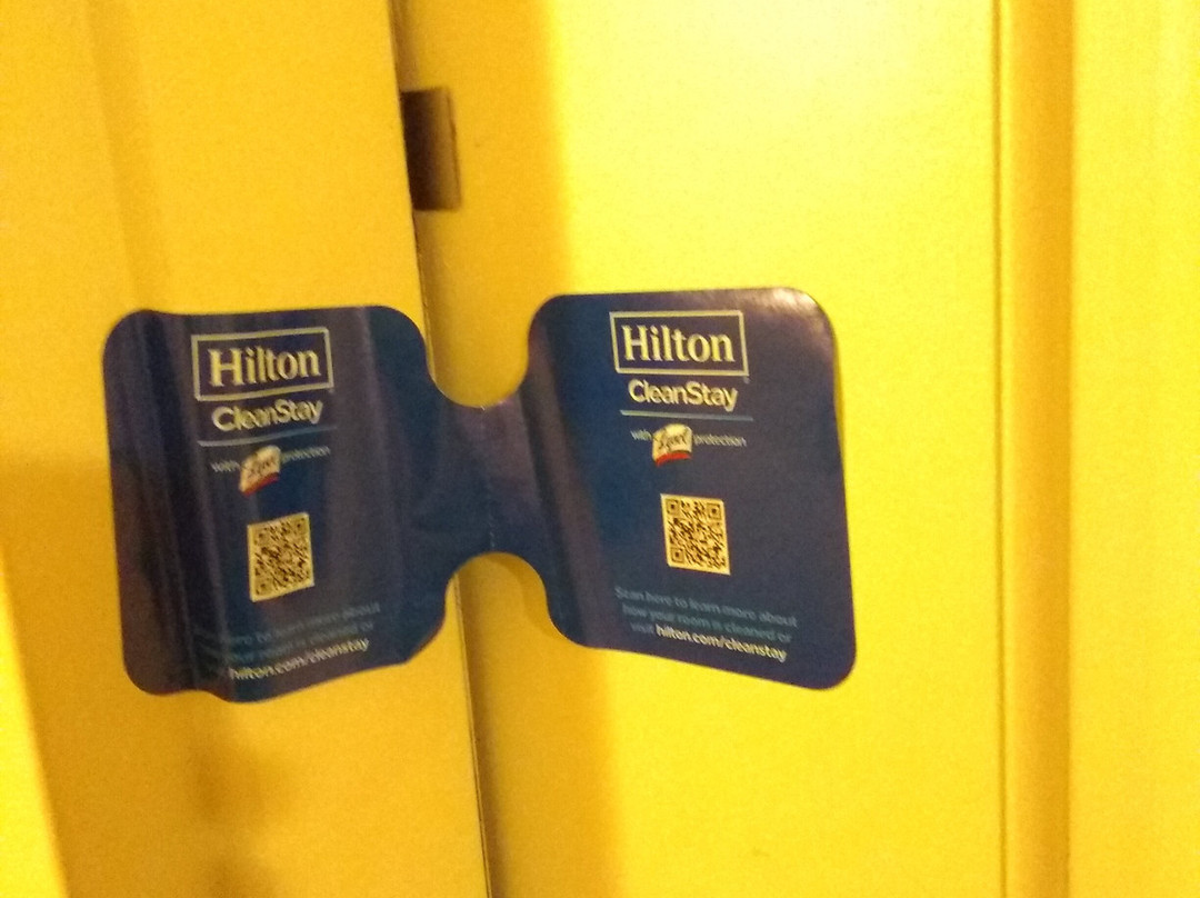 伊利希尔顿花园酒店主图