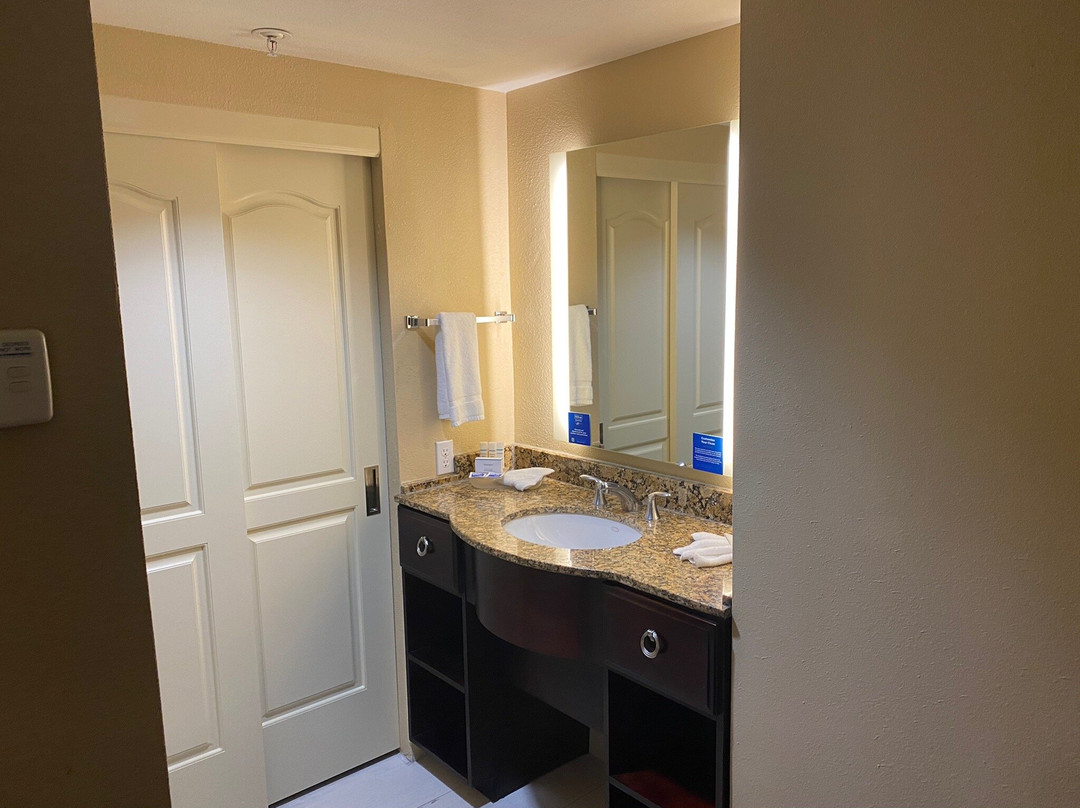 阿尔布开克机场希尔顿惠庭套房酒店主图