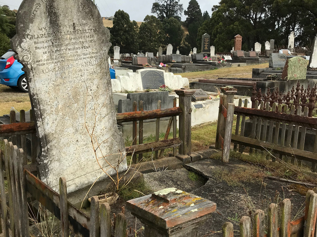 Penguin General Cemetery-企鹅岛必去景点