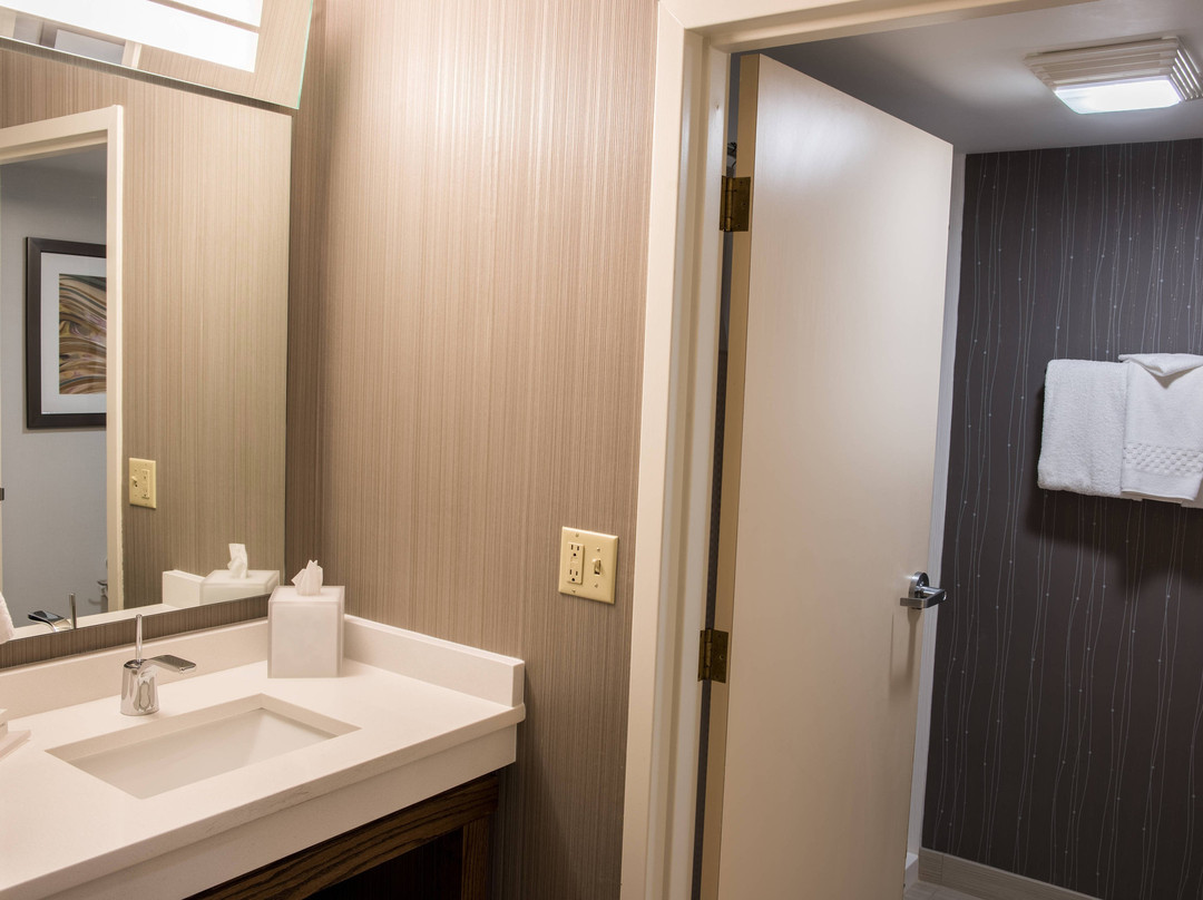 诺威治万豪万怡酒店主图