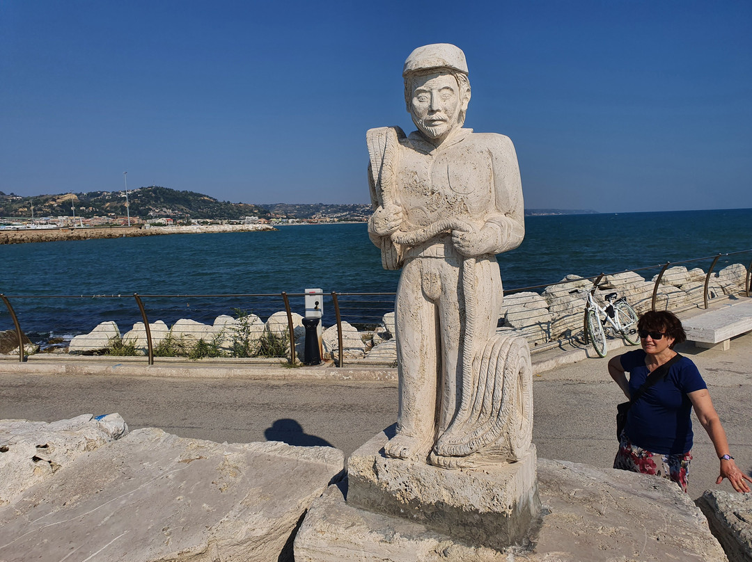 Monumento al gabbiano Jonathan-圣贝内代托-德尔特龙托必去景点