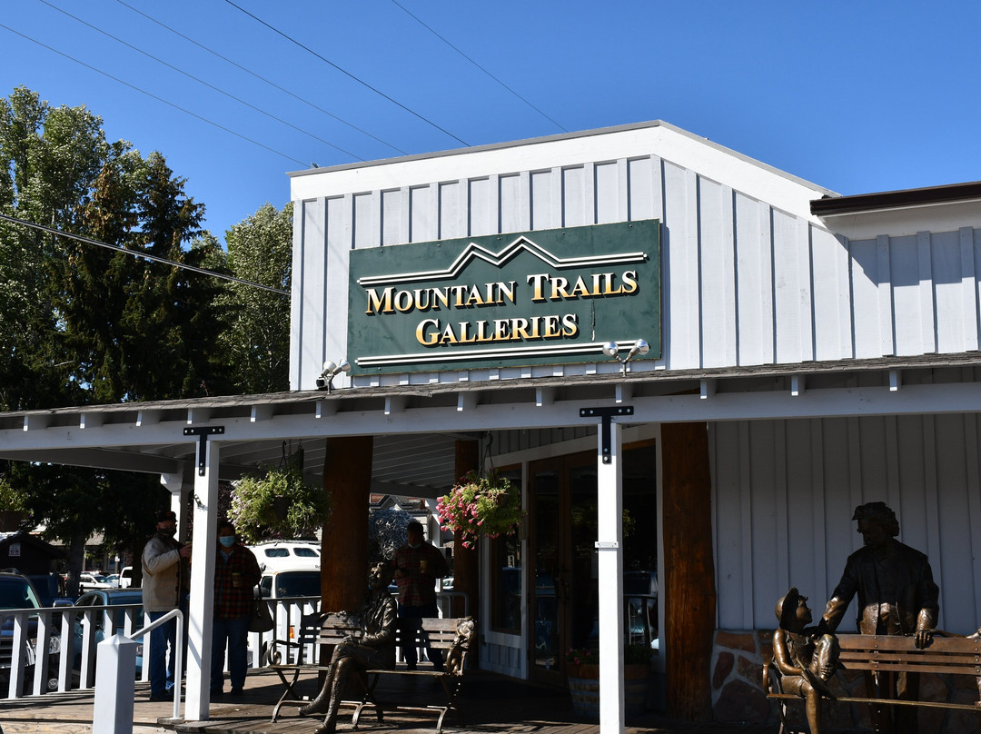 Mountain Trails Gallery景点图片