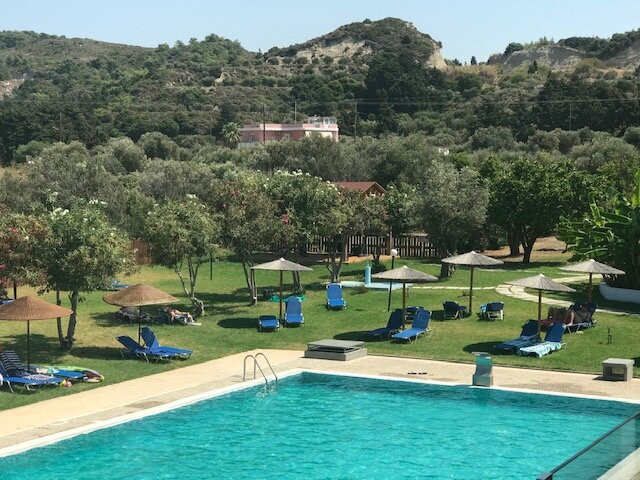 瓦连村酒店主图