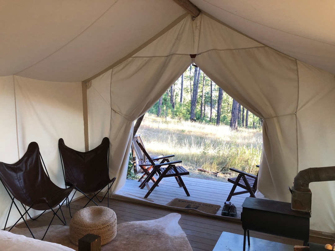 Under Canvas Mount Rushmore主图