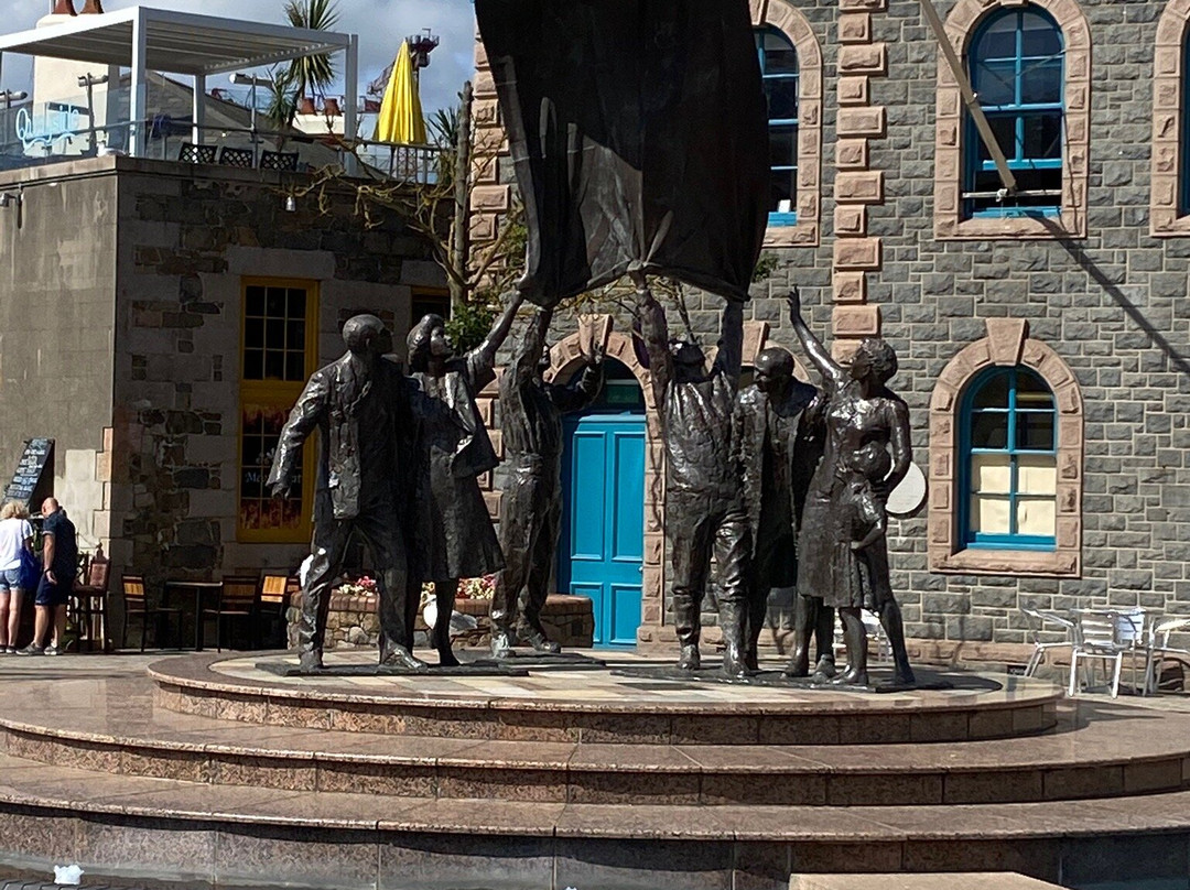 Liberation Sculpture-St. Helier必去景点