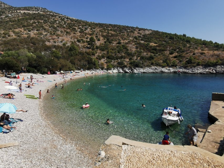 Dubovica Beach景点图片