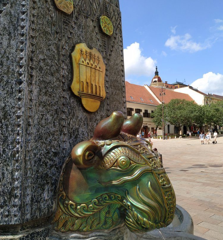 Zsolnay Fountain景点图片