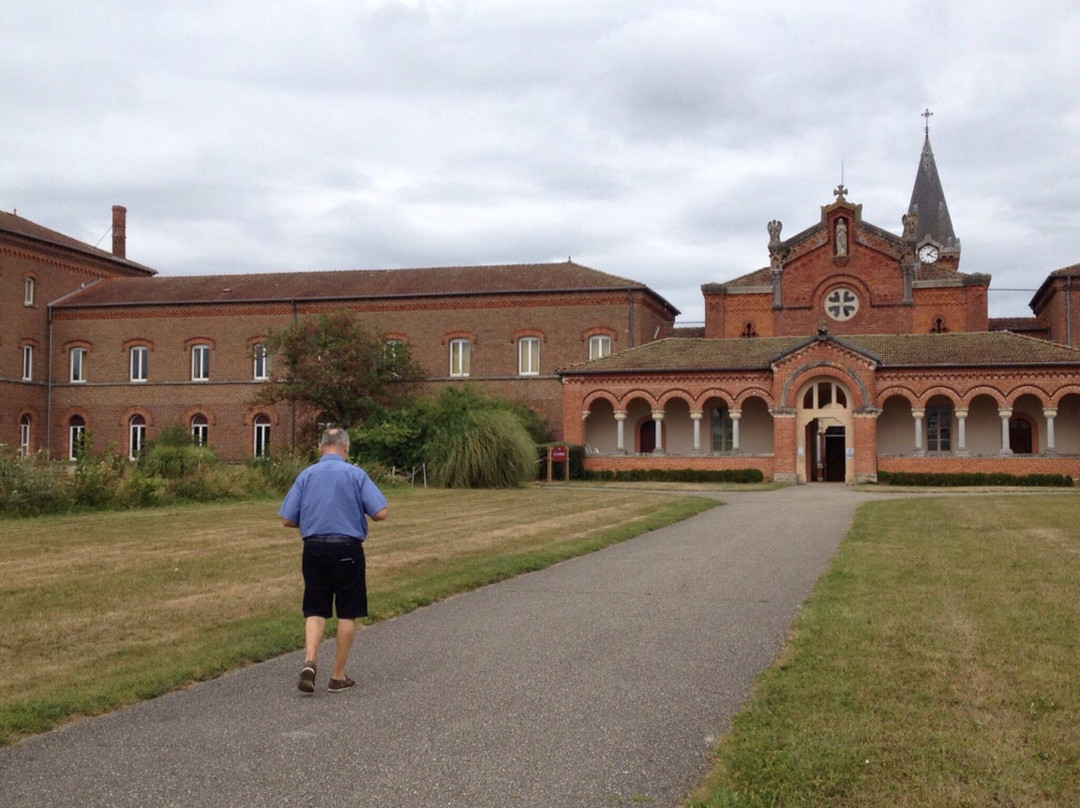 Abbaye Notre-Dame-des-Dombes-Le Plantay必去景点