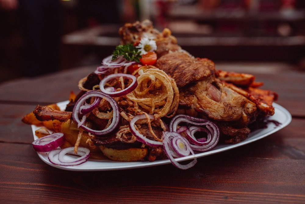 Giga Testvérek Special Street Food Center