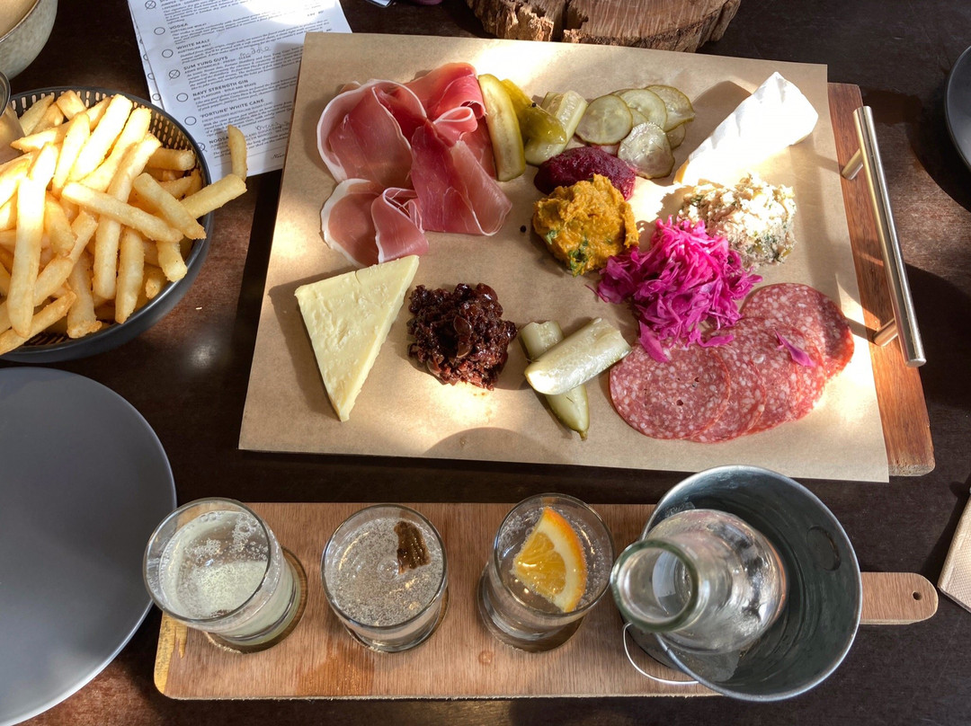 Land & Sea Brewery x Noosa Heads Distillery Tours景点图片