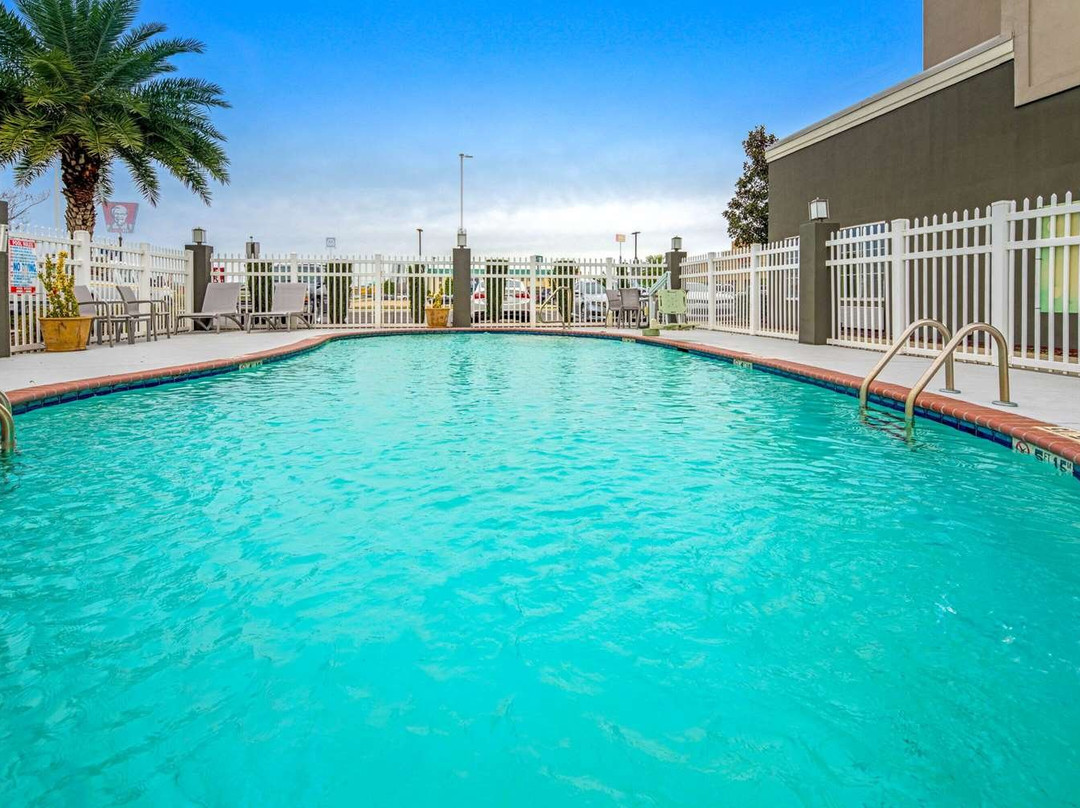 La Quinta by Wyndham Gonzales la主图