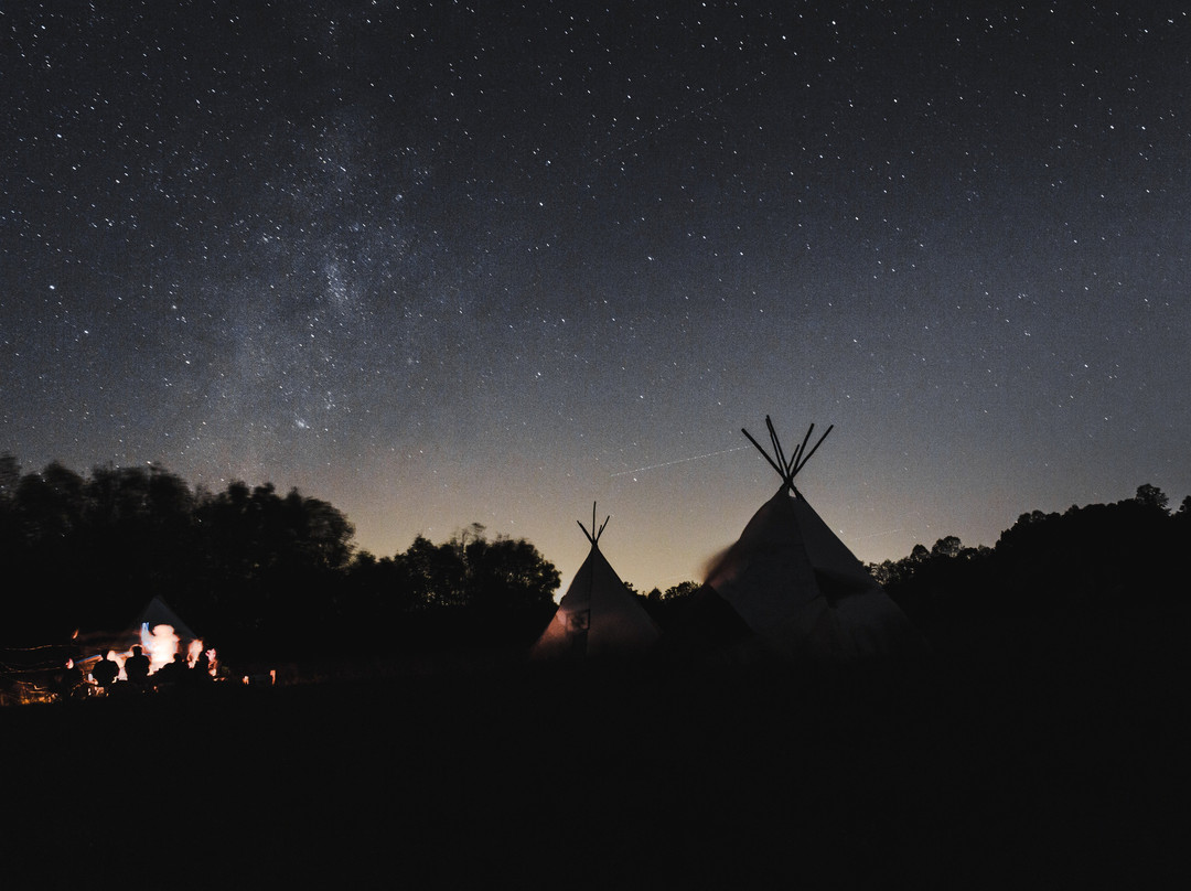 Yellowstone Tipis = 黄石公园 蒂皮帐篷