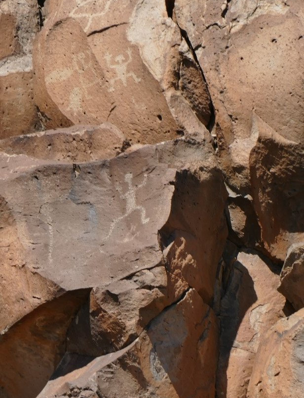 La Cieneguilla Petroglyph Site景点图片