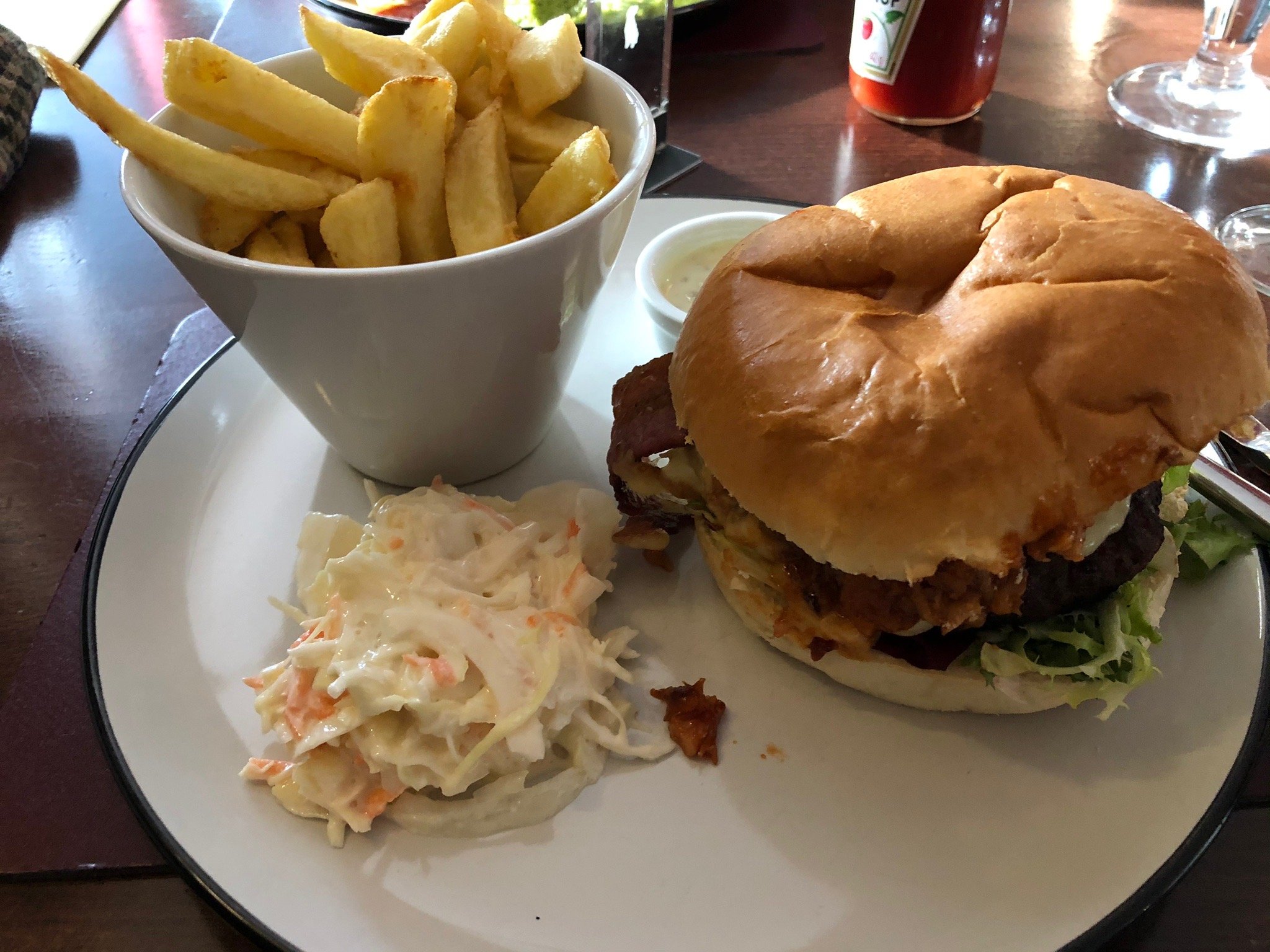 The Fox and Hounds-官方
