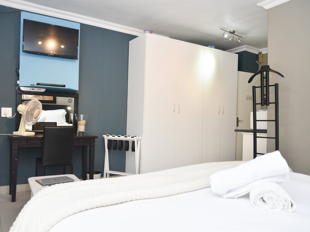 Sunset Decks Guesthouse主图