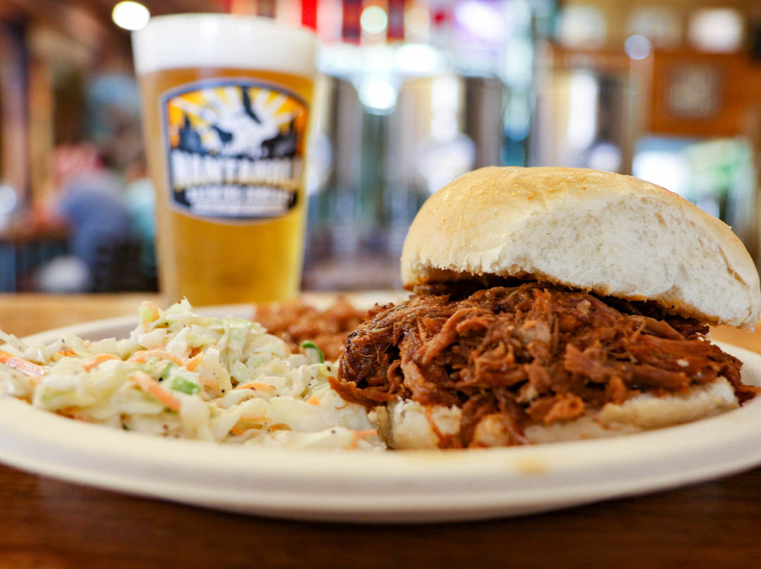 Nantahala Brewing Company Taproom, Smokehouse & Brewery景点图片