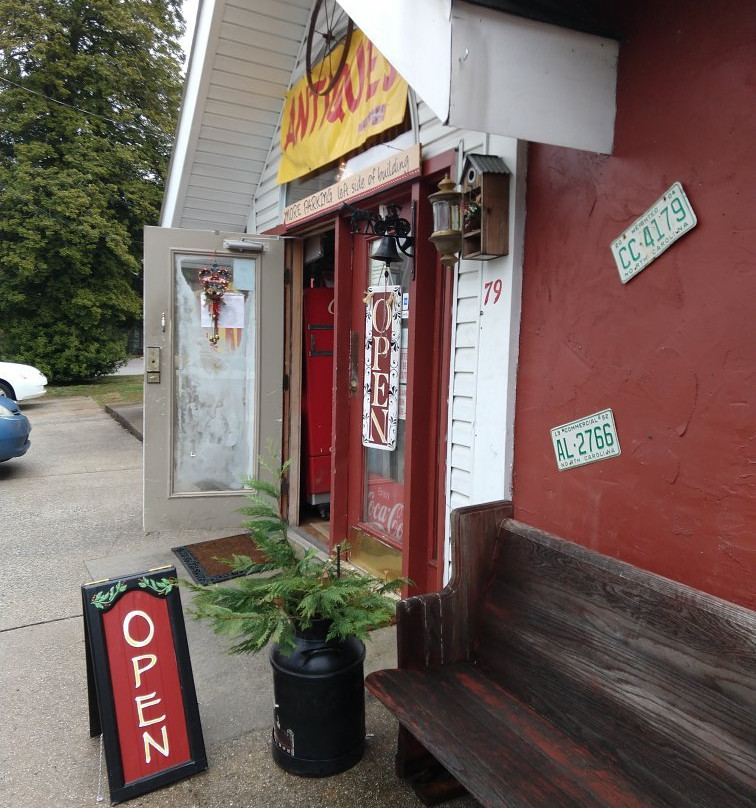 Big Red Barn Trading Post-韦恩斯维尔必去景点