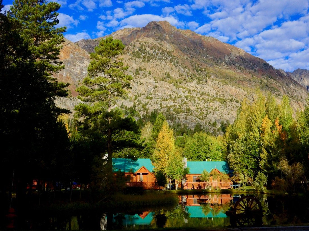 双头鹰水疗度假酒店主图