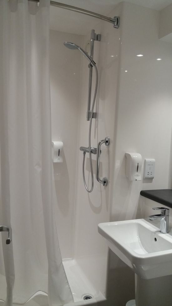Travelodge Chippenham-浴室