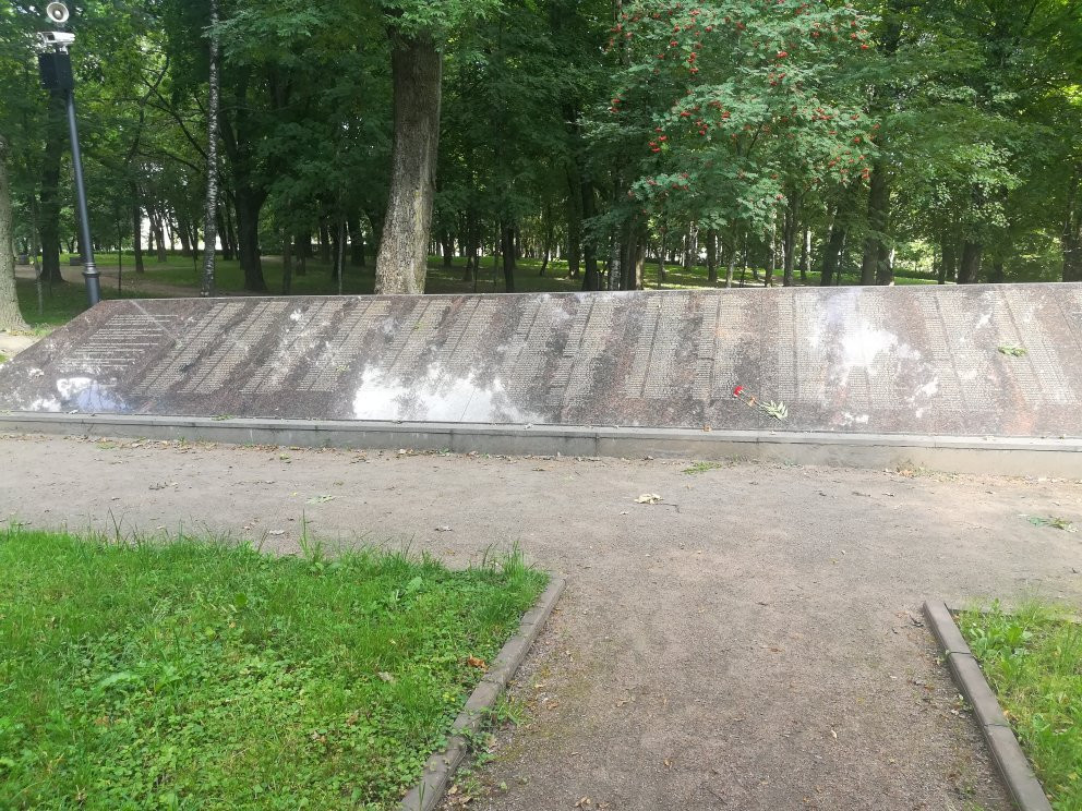 Mass Grave of Soviet Soldiers景点图片