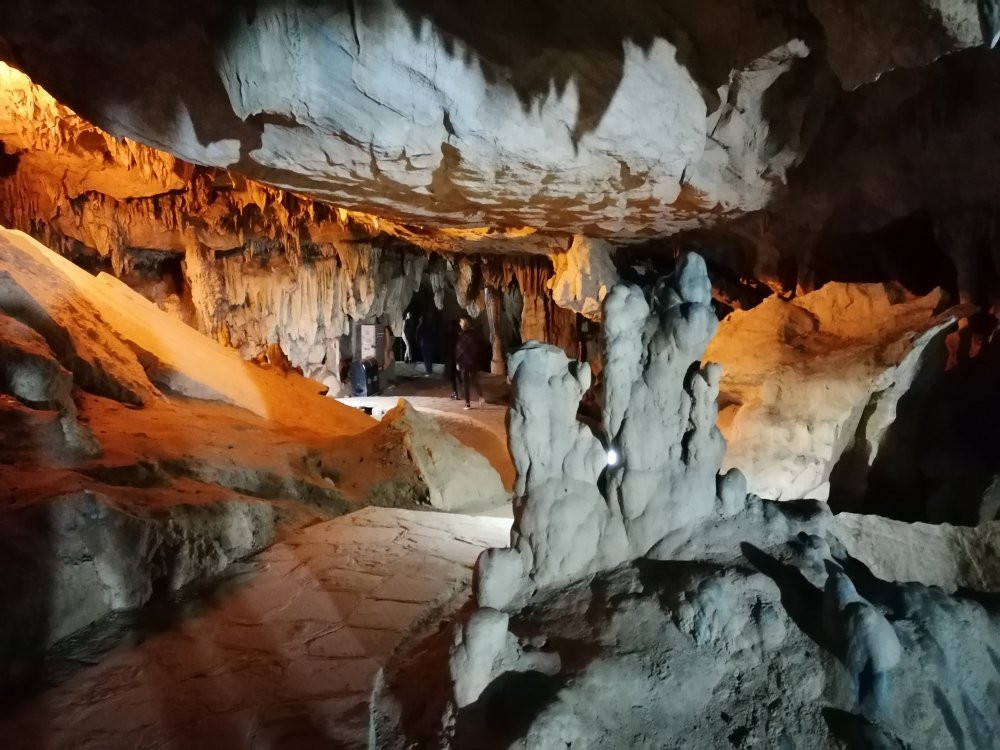 Nguom Ngao Cave景点图片