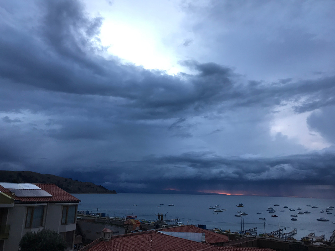 罗萨里奥拉戈提提卡卡酒店主图