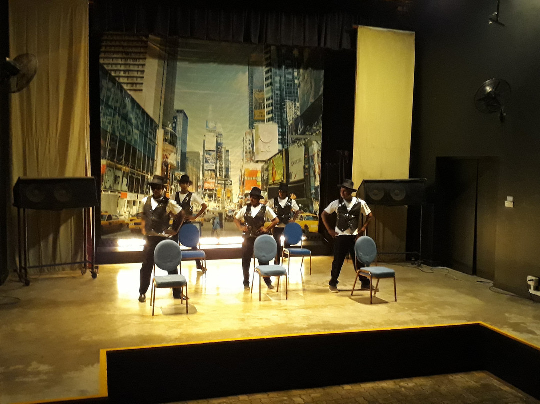 海豚俱乐部饭店主图