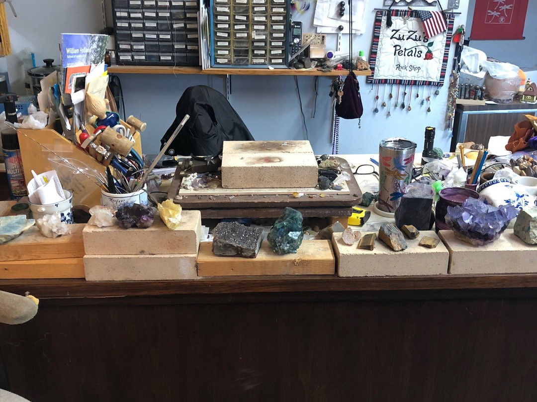 ZuZu's Petals Rock Shop-海伦必去景点