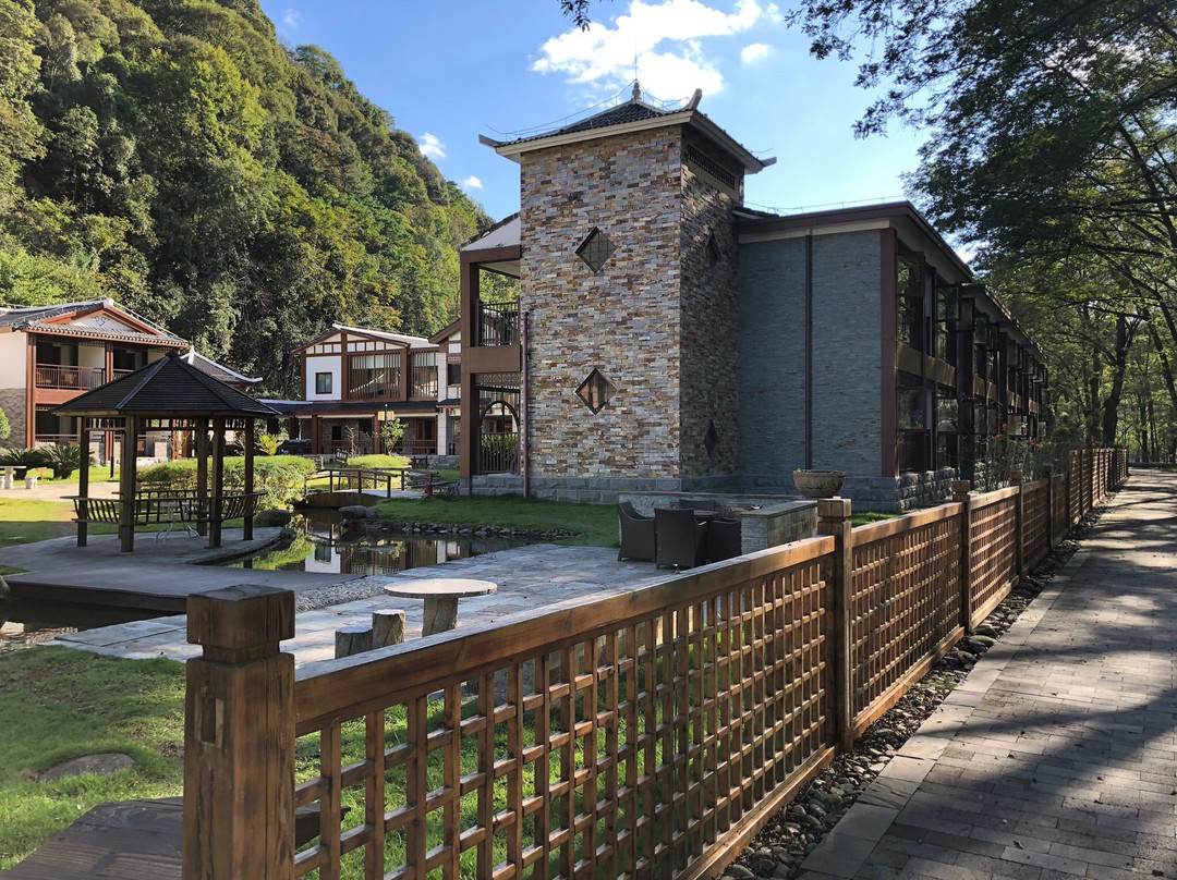 梵净山栖溪度假酒店主图