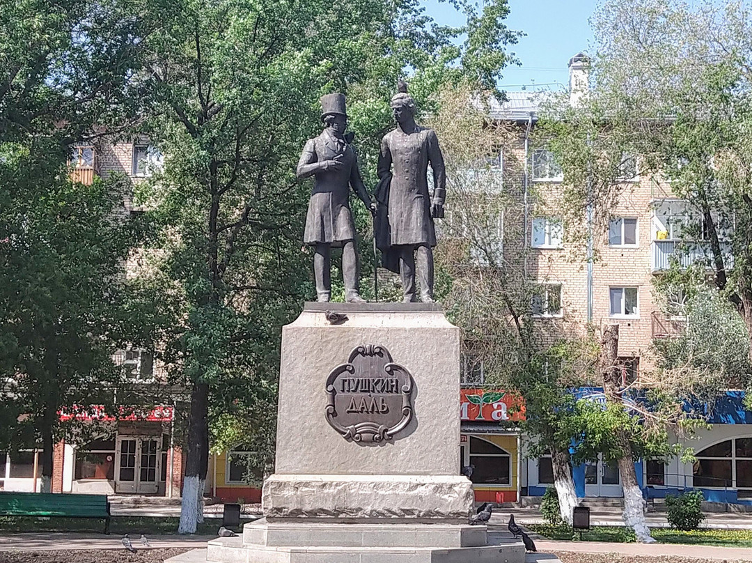 Monument to Pushkin and Dal-Orenburg必去景点