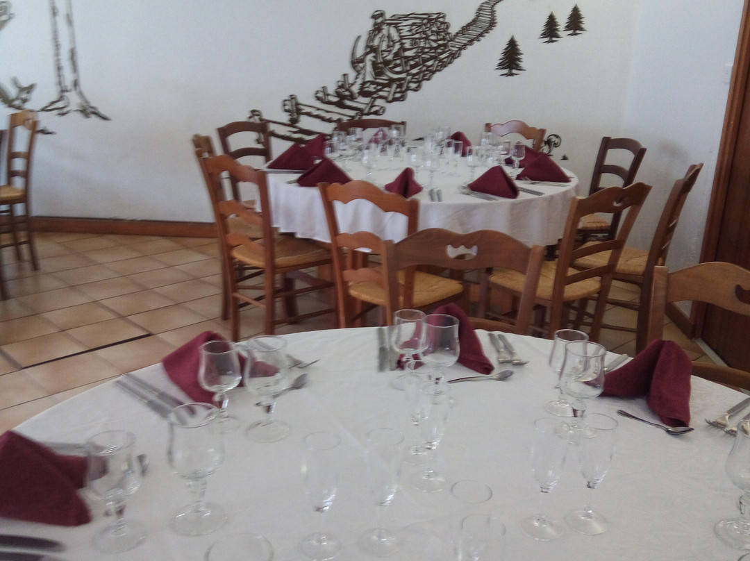 欧湖餐厅酒店主图